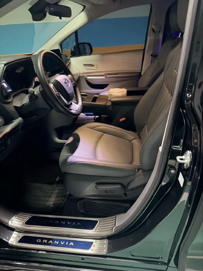 2024 Toyota Granvia 2.5L 189HP L4 E-CVT Hybrid,autocango,china used car exporter,china ev exporter,chinese used car exporter,chinese used ev exporter