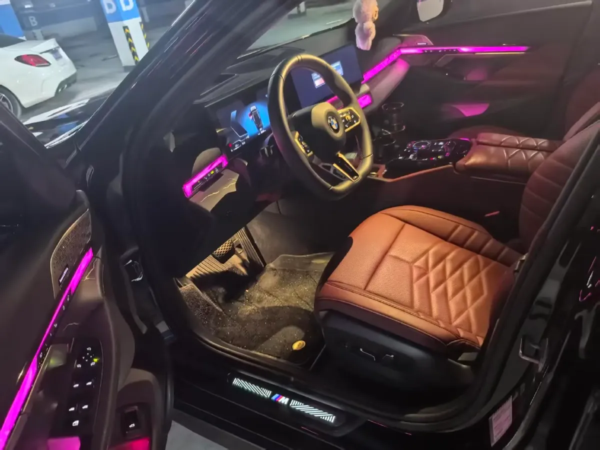 2025 BMW 5 Series 2.0T 258HP L4 8AT,autocango,china used car exporter,china ev exporter,chinese used car exporter,chinese used ev exporter