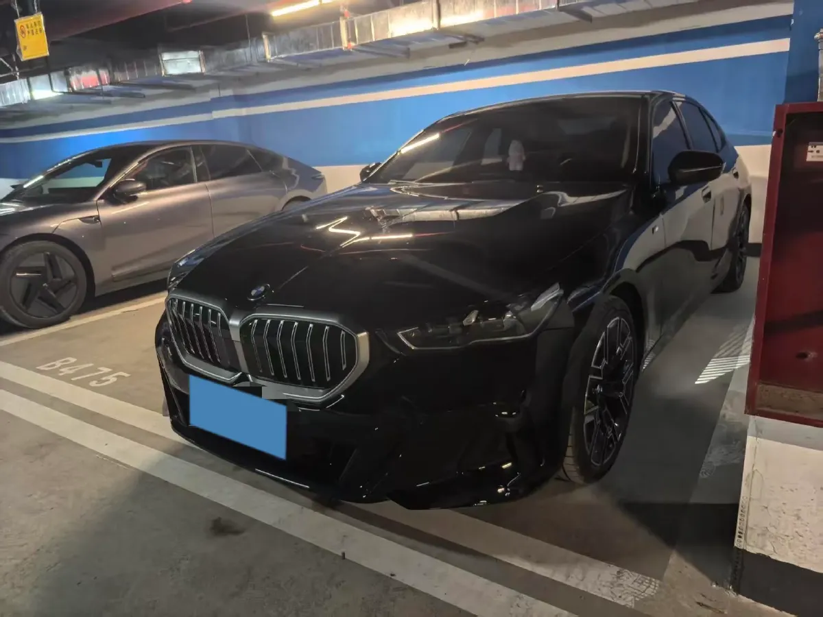 2025 BMW 5 Series 2.0T 258HP L4 8AT,autocango,china used car exporter,china ev exporter,chinese used car exporter,chinese used ev exporter
