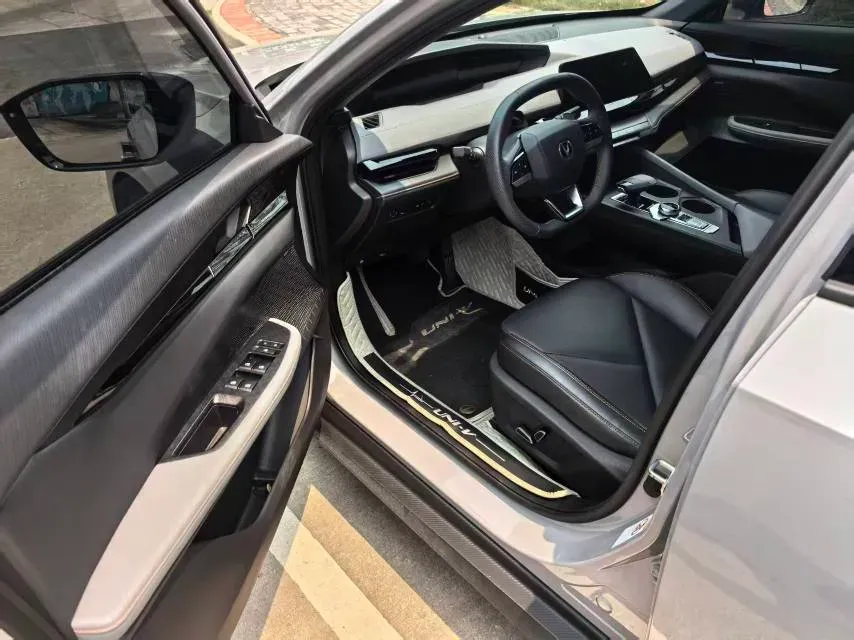 2022 ChangAn UNI-V 1.5T 188HP L4 7DCT,autocango,china used car exporter,china ev exporter,chinese used car exporter,chinese used ev exporter