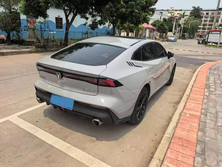 2022 ChangAn UNI-V 1.5T 188HP L4 7DCT,autocango,china used car exporter,china ev exporter,chinese used car exporter,chinese used ev exporter