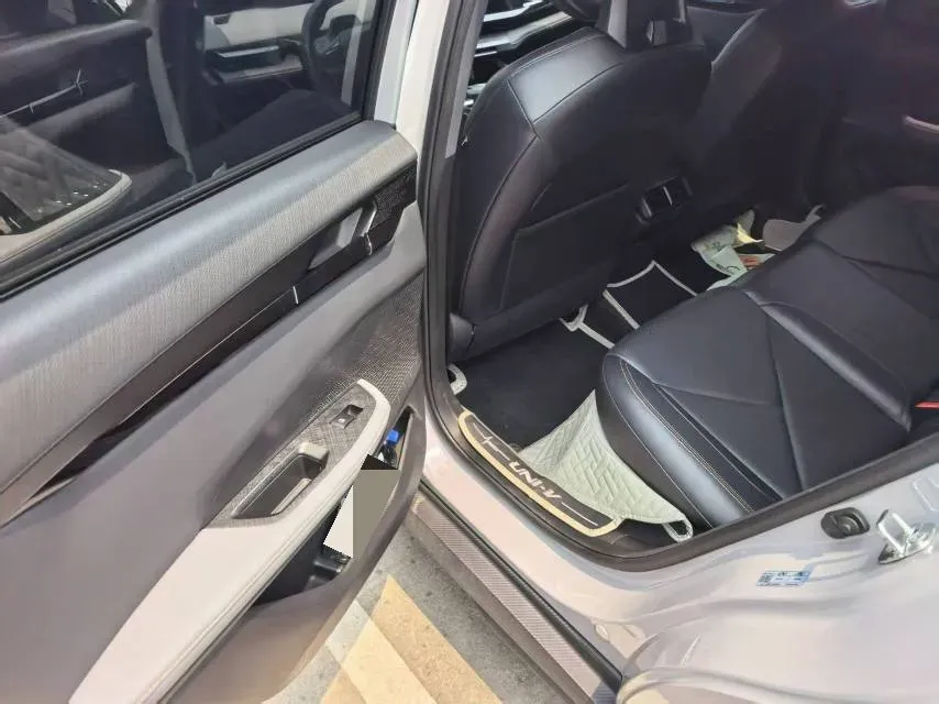 2022 ChangAn UNI-V 1.5T 188HP L4 7DCT,autocango,china used car exporter,china ev exporter,chinese used car exporter,chinese used ev exporter