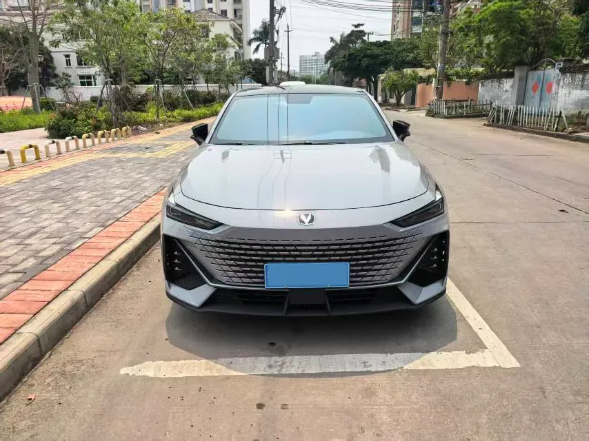 2022 ChangAn UNI-V 1.5T 188HP L4 7DCT,autocango,china used car exporter,china ev exporter,chinese used car exporter,chinese used ev exporter