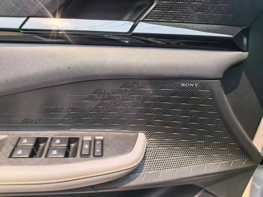 2022 ChangAn UNI-V 1.5T 188HP L4 7DCT,autocango,china used car exporter,china ev exporter,chinese used car exporter,chinese used ev exporter