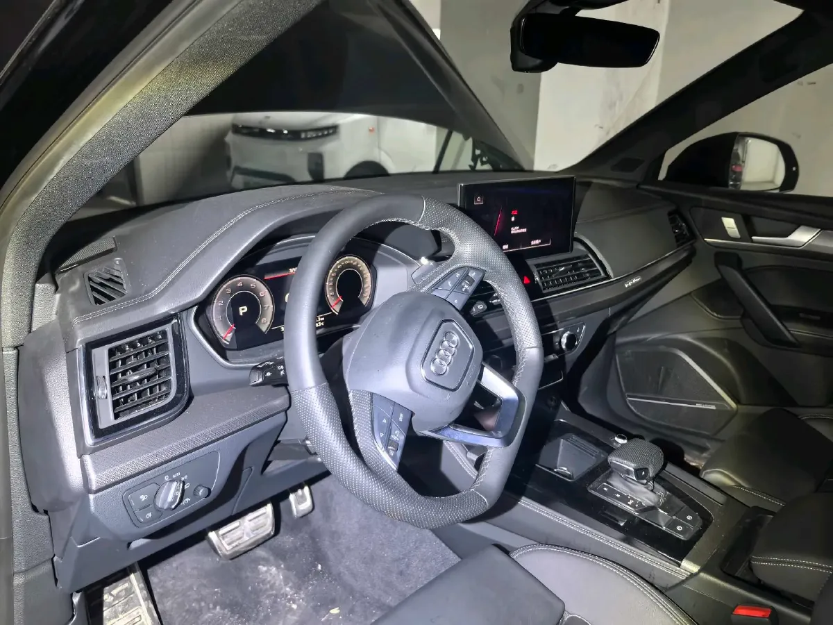 2024 Audi Q5L 2.0T 245HP L4 7DCT,autocango,china used car exporter,china ev exporter,chinese used car exporter,chinese used ev exporter