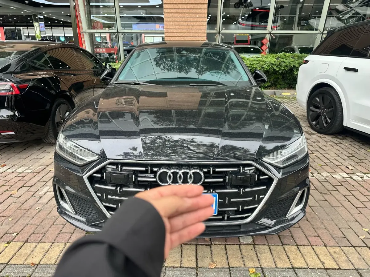 2022 Audi A7L 2.0T 245HP L4 7DCT,autocango,china used car exporter,china ev exporter,chinese used car exporter,chinese used ev exporter