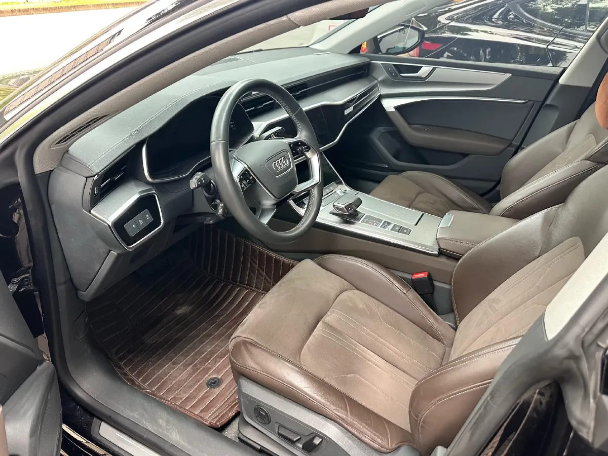 2022 Audi A7L 2.0T 245HP L4 7DCT,autocango,china used car exporter,china ev exporter,chinese used car exporter,chinese used ev exporter