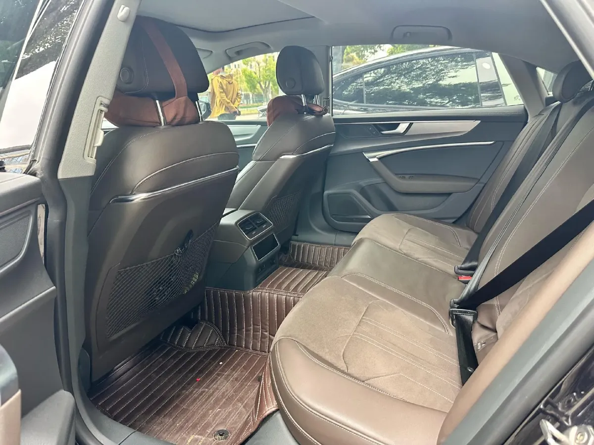 2022 Audi A7L 2.0T 245HP L4 7DCT,autocango,china used car exporter,china ev exporter,chinese used car exporter,chinese used ev exporter