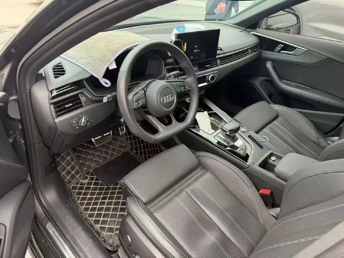 2023 Audi A4L 2.0T 190HP L4 7DCT,autocango,china used car exporter,china ev exporter,chinese used car exporter,chinese used ev exporter