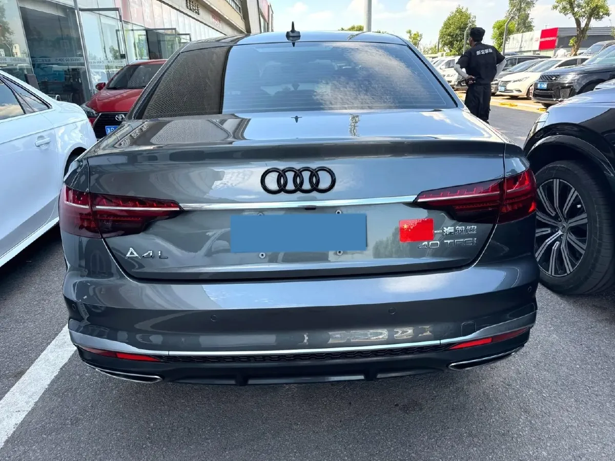 2023 Audi A4L 2.0T 190HP L4 7DCT,autocango,china used car exporter,china ev exporter,chinese used car exporter,chinese used ev exporter