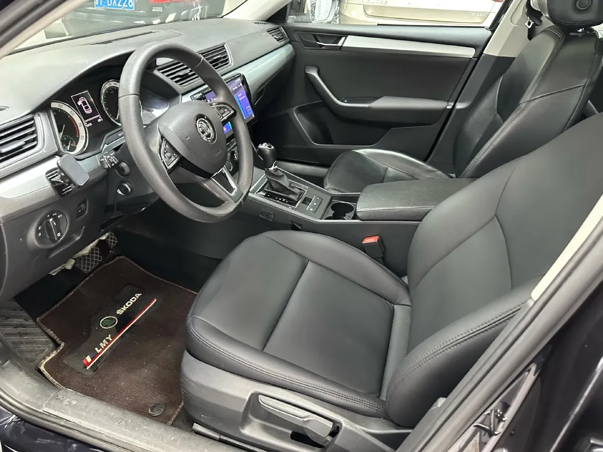 2018 Skoda Superb 1.8T 180HP L4 7DCT,autocango,china used car exporter,china ev exporter,chinese used car exporter,chinese used ev exporter