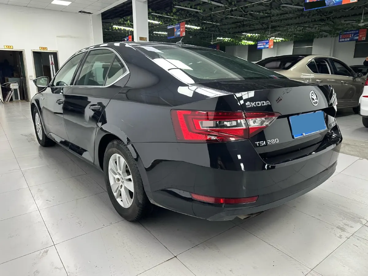 2018 Skoda Superb 1.8T 180HP L4 7DCT,autocango,china used car exporter,china ev exporter,chinese used car exporter,chinese used ev exporter