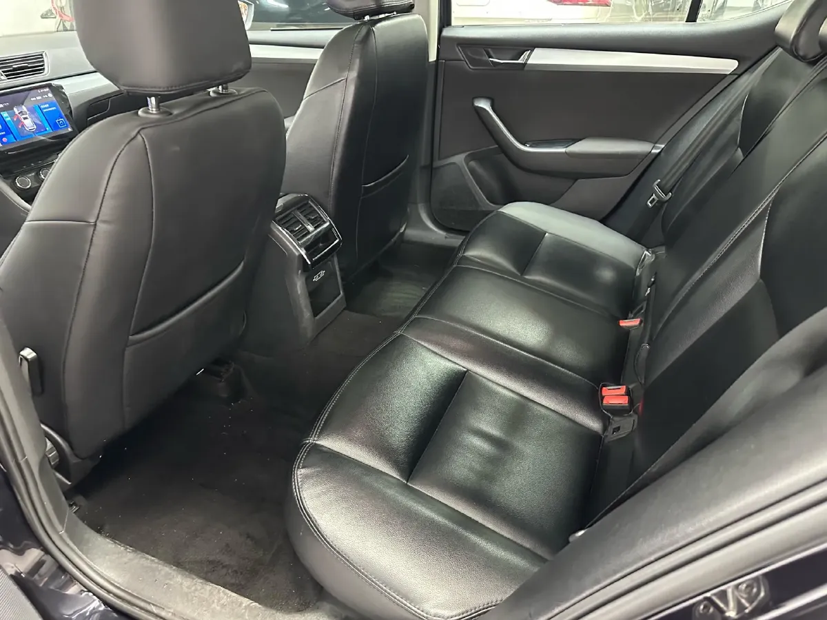 2018 Skoda Superb 1.8T 180HP L4 7DCT,autocango,china used car exporter,china ev exporter,chinese used car exporter,chinese used ev exporter