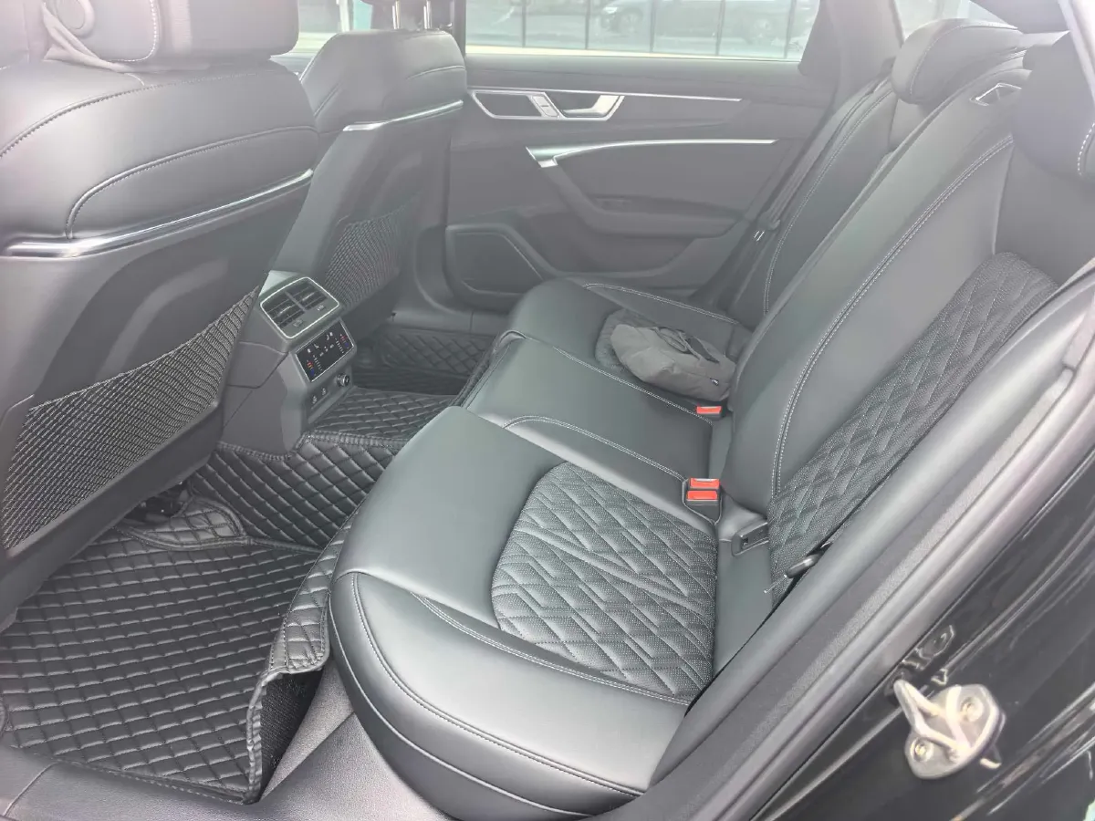 2025 Audi A6L 2.0T 245HP L4 7DCT,autocango,china used car exporter,china ev exporter,chinese used car exporter,chinese used ev exporter