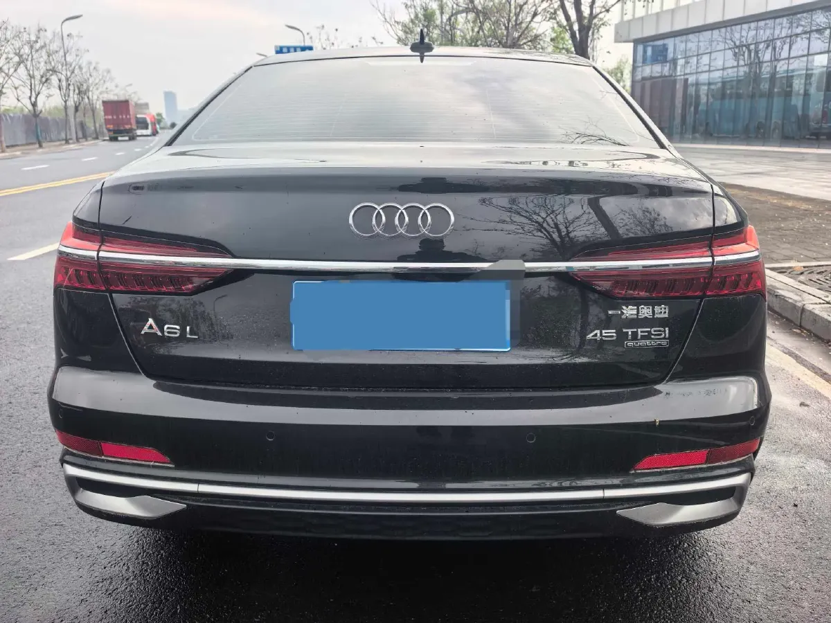 2025 Audi A6L 2.0T 245HP L4 7DCT,autocango,china used car exporter,china ev exporter,chinese used car exporter,chinese used ev exporter