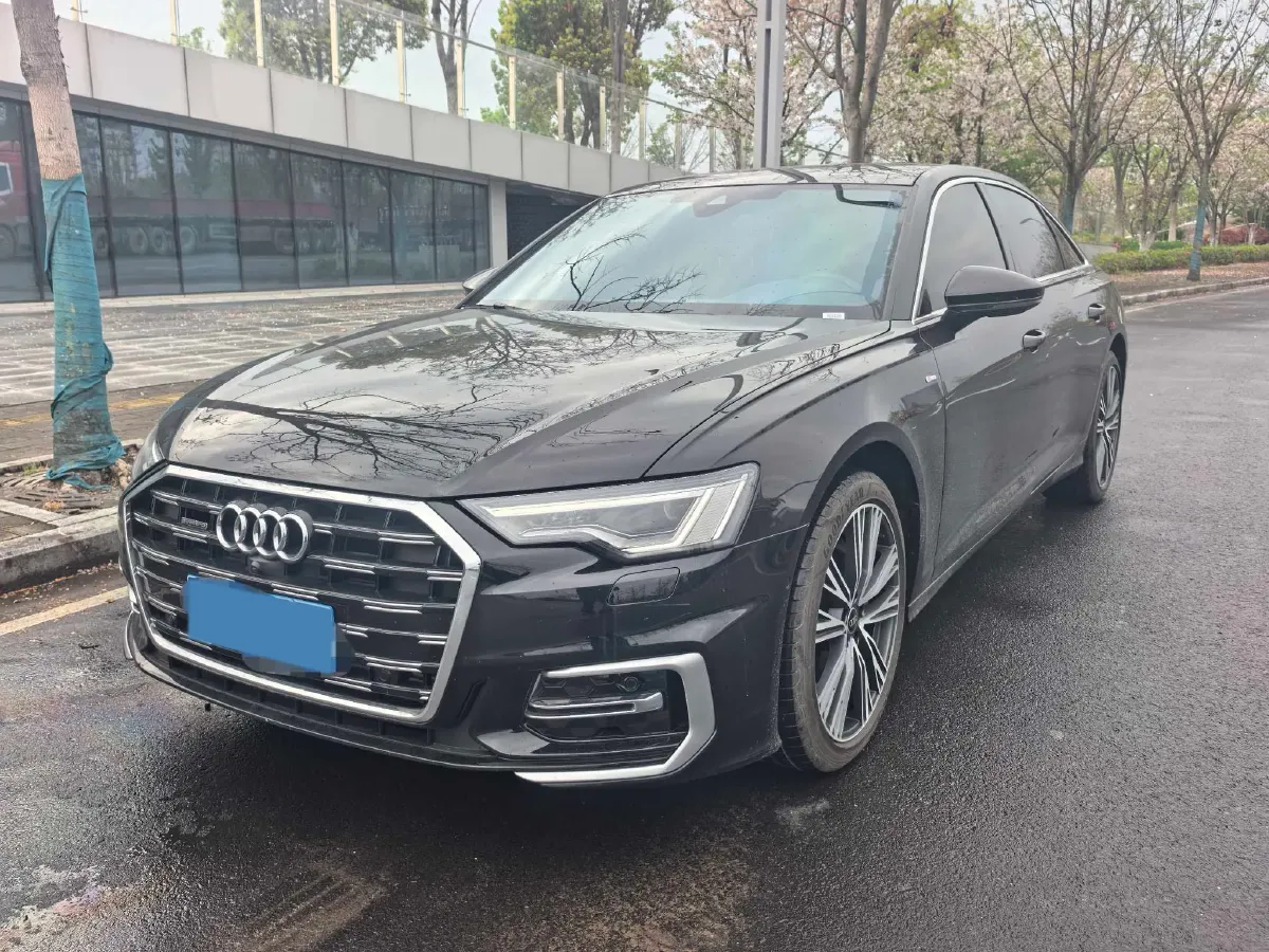 2025 Audi A6L 2.0T 245HP L4 7DCT,autocango,china used car exporter,china ev exporter,chinese used car exporter,chinese used ev exporter
