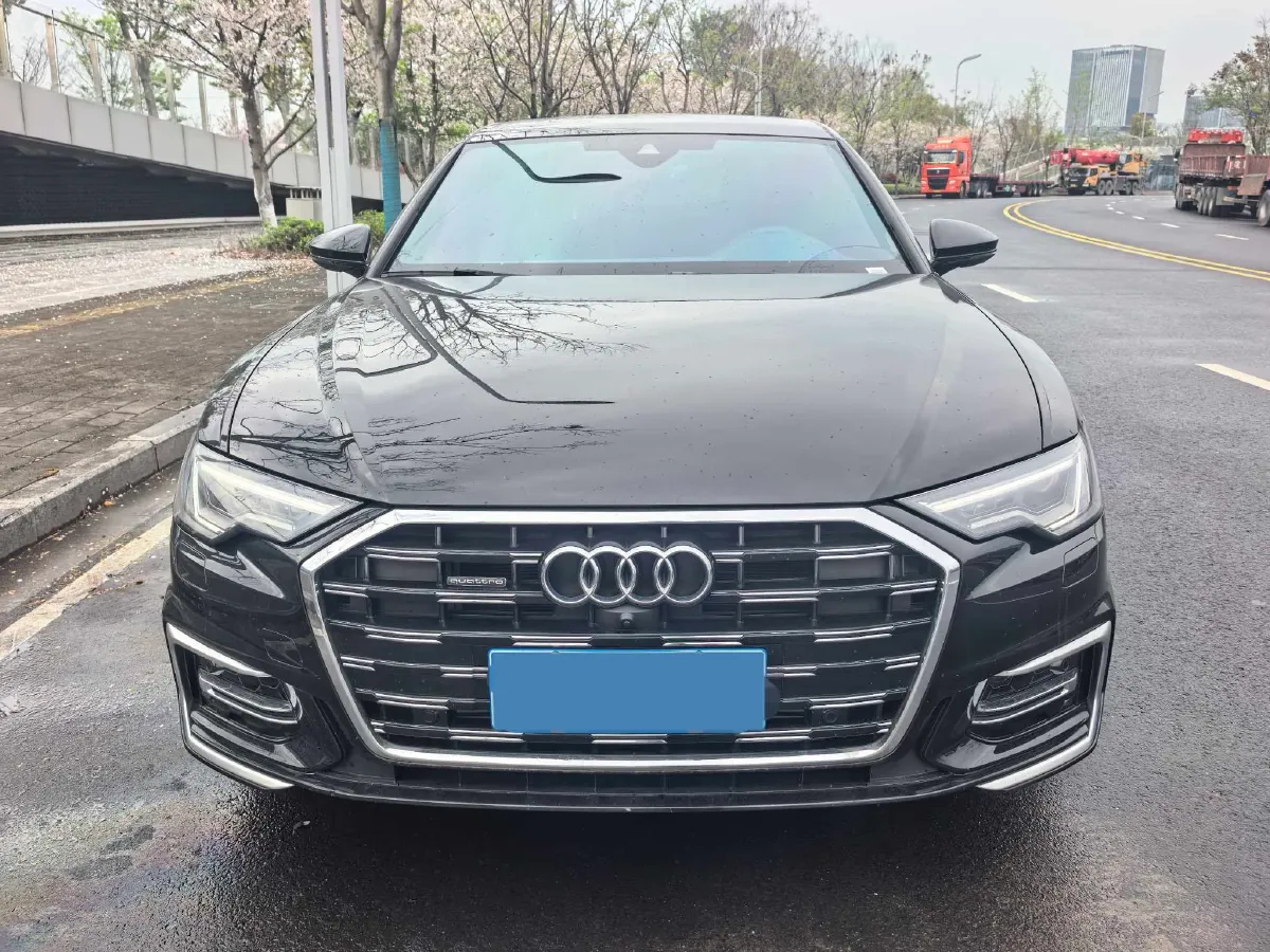 2025 Audi A6L 2.0T 245HP L4 7DCT,autocango,china used car exporter,china ev exporter,chinese used car exporter,chinese used ev exporter