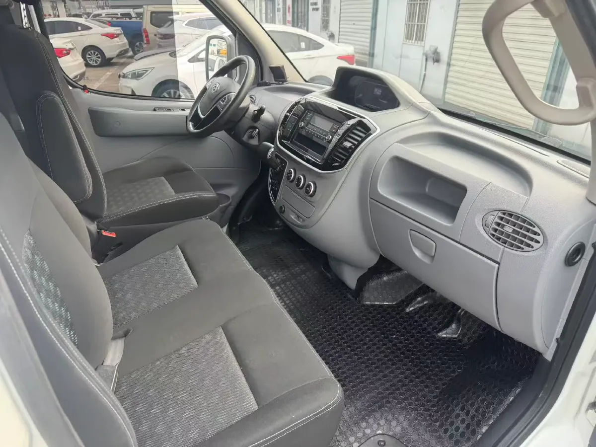 2021 MAXUS XinTu V80 2.0T 139HP L4 6MT,autocango,china used car exporter,china ev exporter,chinese used car exporter,chinese used ev exporter