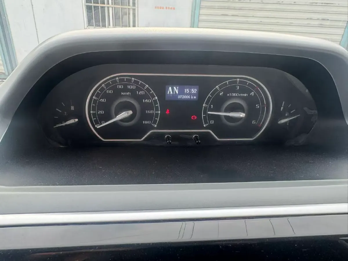 2021 MAXUS XinTu V80 2.0T 139HP L4 6MT,autocango,china used car exporter,china ev exporter,chinese used car exporter,chinese used ev exporter