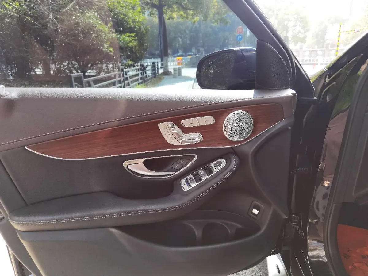 2021 Mercedes-Benz GLC Class 2.0T 258HP L4 9AT,autocango,china used car exporter,china ev exporter,chinese used car exporter,chinese used ev exporter