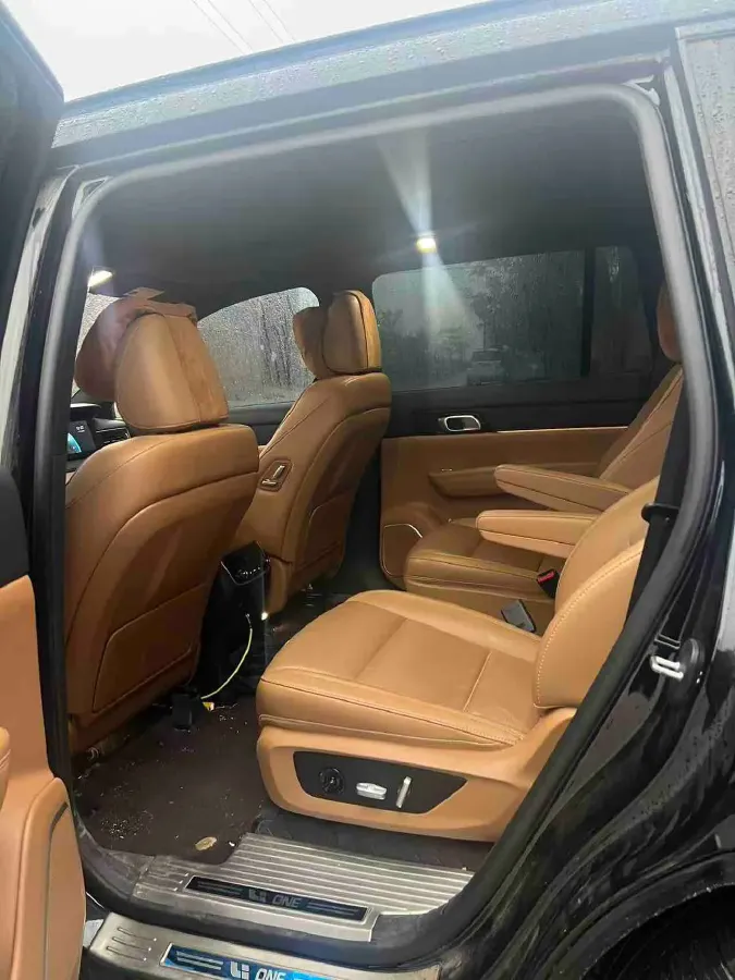 2021 Li ONE Range Extended 131HP REEV 40.5KWH,autocango,china used car exporter,china ev exporter,chinese used car exporter,chinese used ev exporter