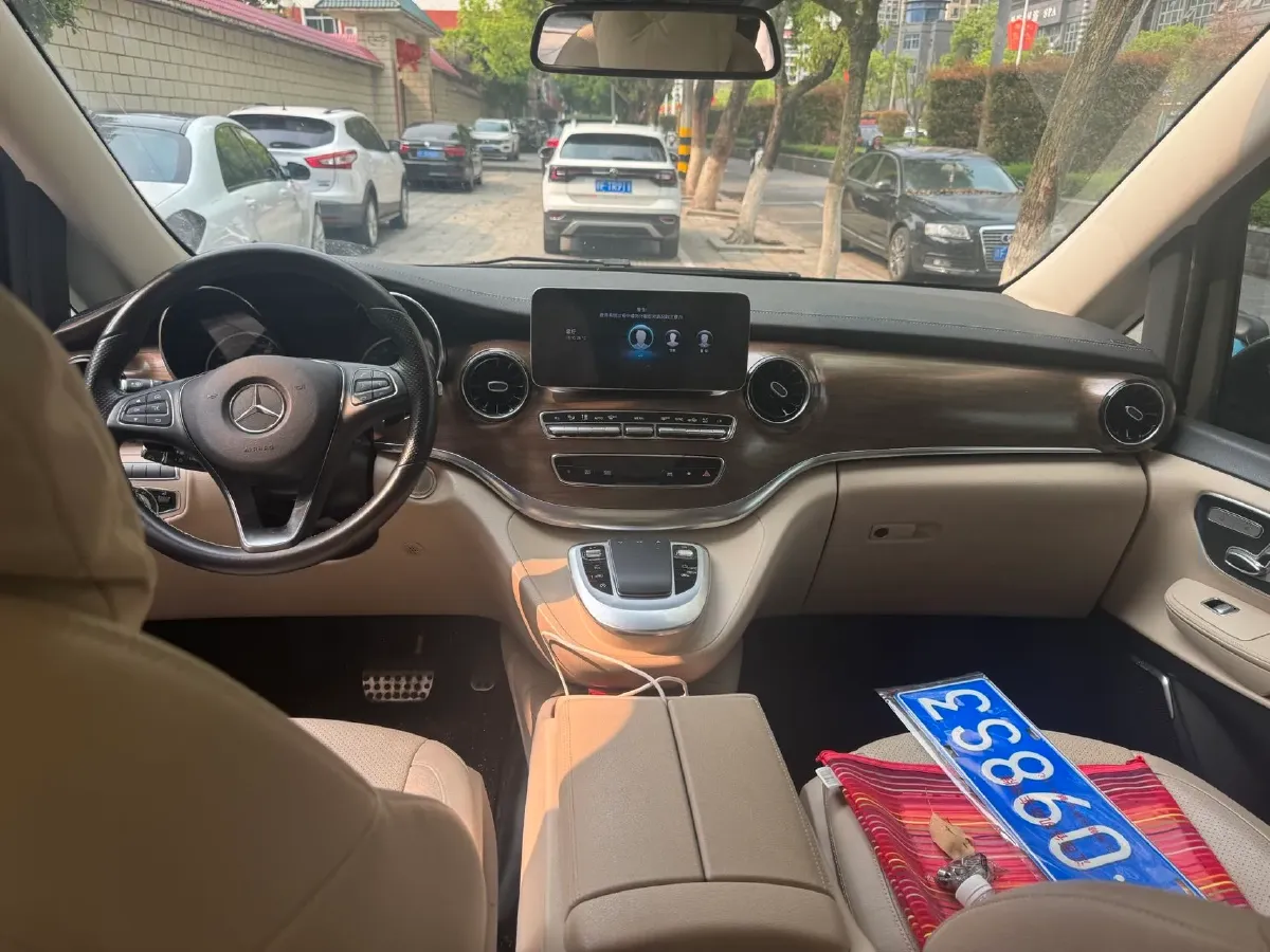 2020 Mercedes-Benz V Class 2.0T 211HP L4 9AT,autocango,china used car exporter,china ev exporter,chinese used car exporter,chinese used ev exporter