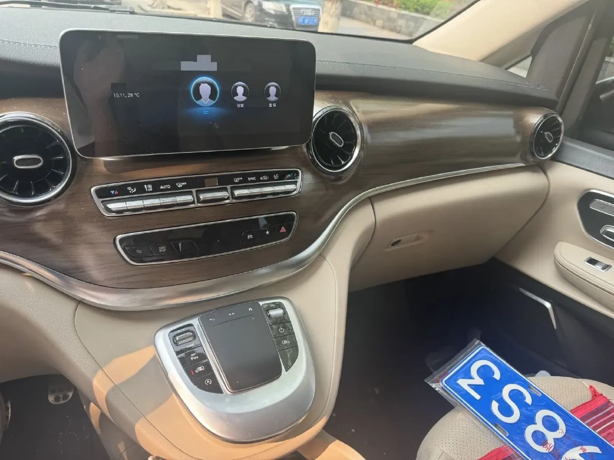 2020 Mercedes-Benz V Class 2.0T 211HP L4 9AT,autocango,china used car exporter,china ev exporter,chinese used car exporter,chinese used ev exporter