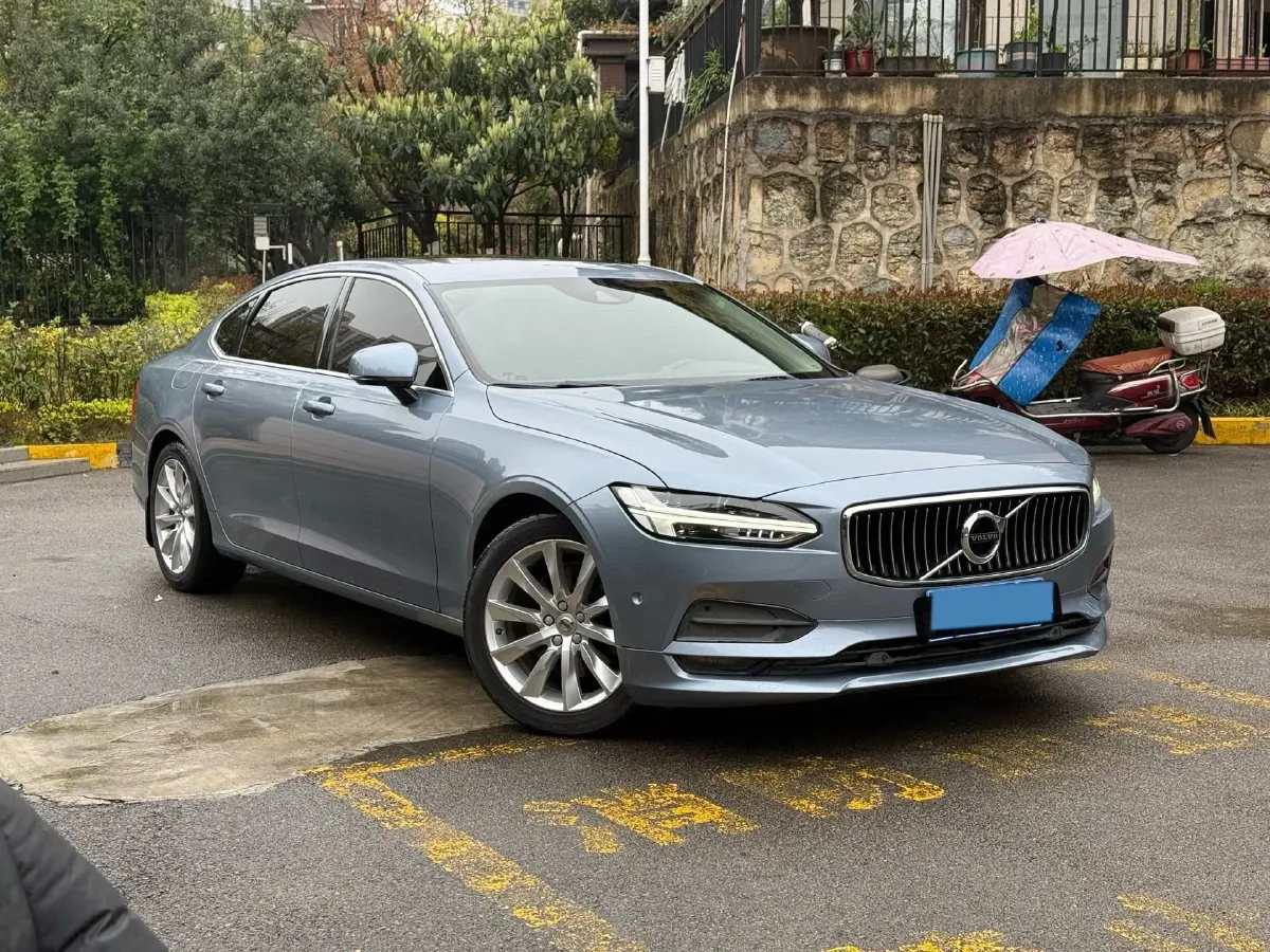 2018 Volvo S90 2.0T 254HP L4 8AT,autocango,china used car exporter,china ev exporter,chinese used car exporter,chinese used ev exporter