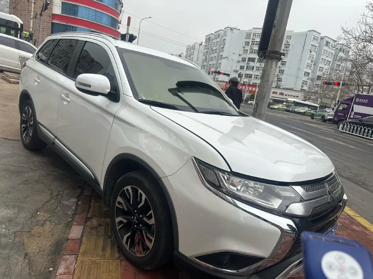 2019 Mitsubishi Outlander 2.0L 166HP L4 CVT,autocango,china used car exporter,china ev exporter,chinese used car exporter,chinese used ev exporter
