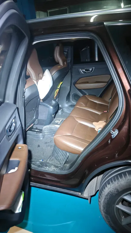 2020 Volvo XC60 2.0T 254HP L4 8AT,autocango,china used car exporter,china ev exporter,chinese used car exporter,chinese used ev exporter