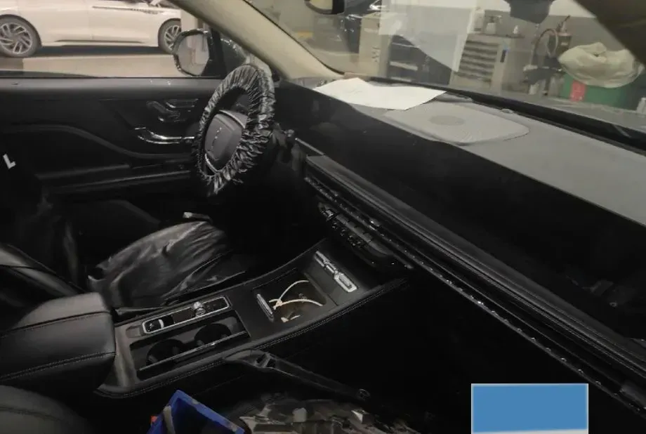 2023 Lincoln Corsair 2.0T 261HP L4 8AT,autocango,china used car exporter,china ev exporter,chinese used car exporter,chinese used ev exporter