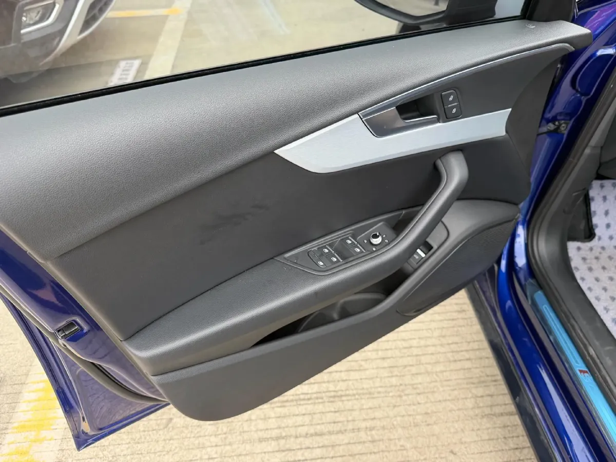 2019 Audi A4L 2.0T 190HP L4 7DCT,autocango,china used car exporter,china ev exporter,chinese used car exporter,chinese used ev exporter