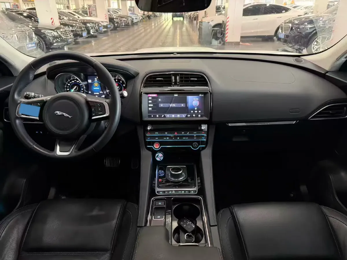 2019 Jaguar F-PACE 2.0T 250HP L4 8AT,autocango,china used car exporter,china ev exporter,chinese used car exporter,chinese used ev exporter