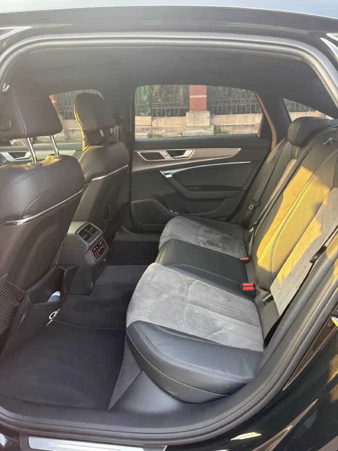 2023 Audi A6L 2.0T 245HP L4 7DCT,autocango,china used car exporter,china ev exporter,chinese used car exporter,chinese used ev exporter