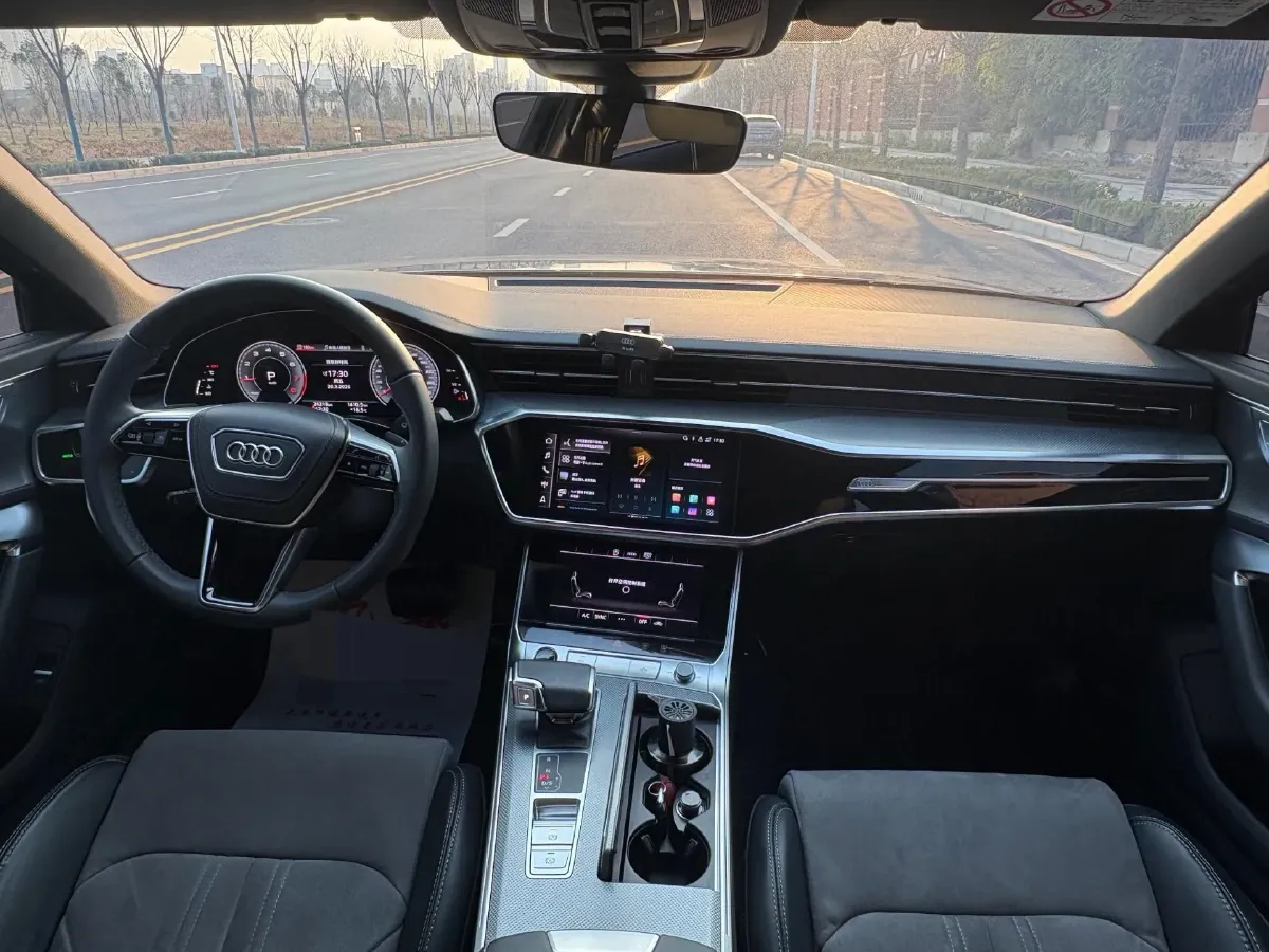 2023 Audi A6L 2.0T 245HP L4 7DCT,autocango,china used car exporter,china ev exporter,chinese used car exporter,chinese used ev exporter