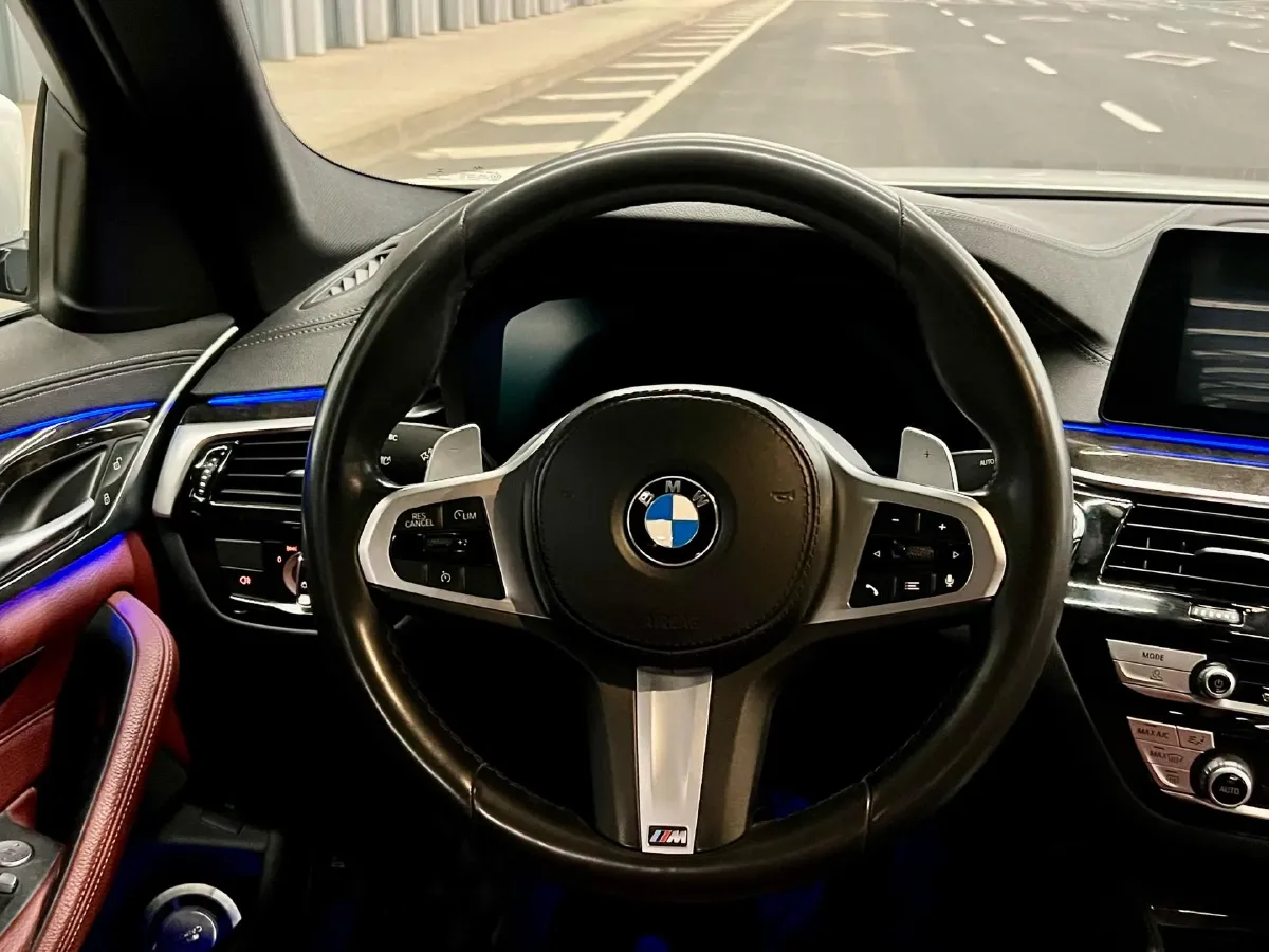 2020 BMW 5 Series 2.0T 252HP L4 8AT,autocango,china used car exporter,china ev exporter,chinese used car exporter,chinese used ev exporter