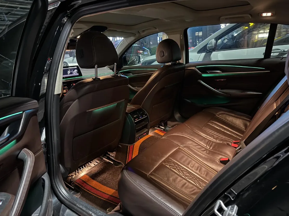 2020 BMW 5 Series 2.0T 252HP L4 8AT,autocango,china used car exporter,china ev exporter,chinese used car exporter,chinese used ev exporter