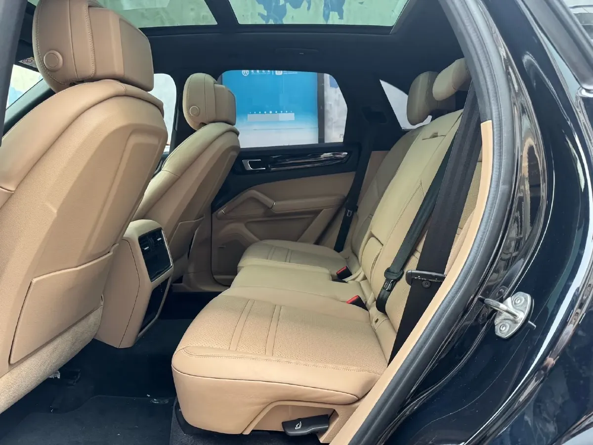 2021 Porsche Cayenne 2.0T 252HP L4 8AT PHEV 17.9KWH,autocango,china used car exporter,china ev exporter,chinese used car exporter,chinese used ev exporter