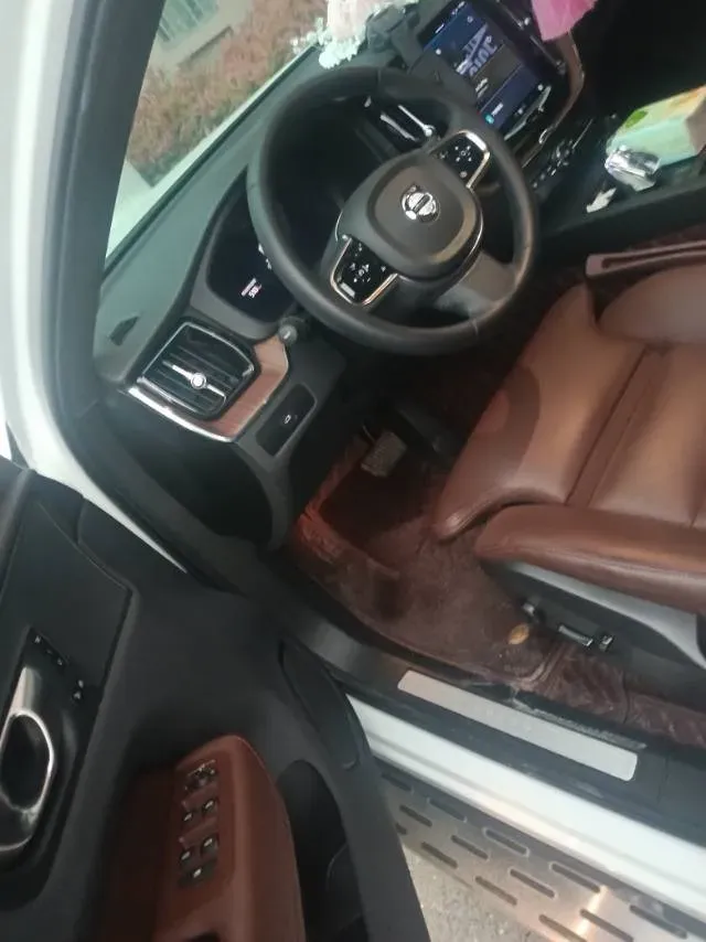 2024 Volvo XC60 2.0T 250HP L4 8AT,autocango,china used car exporter,china ev exporter,chinese used car exporter,chinese used ev exporter