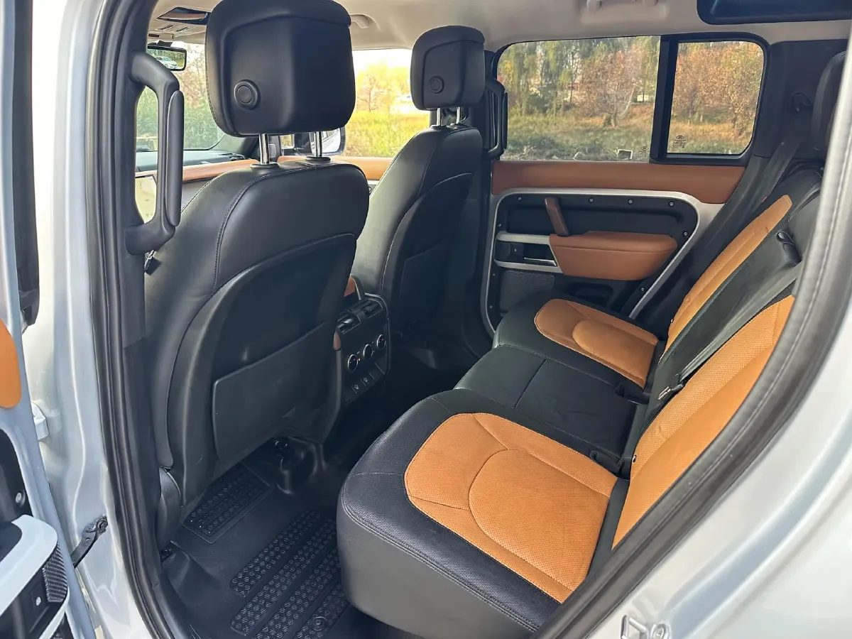 2023 Land Rover Defender 3.0T 400HP L6 8AT,autocango,china used car exporter,china ev exporter,chinese used car exporter,chinese used ev exporter