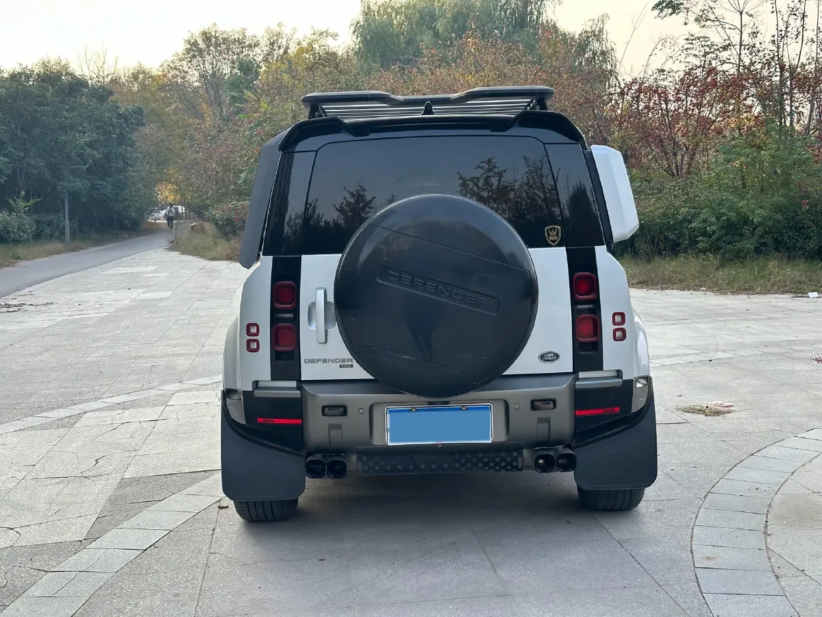 2023 Land Rover Defender 3.0T 400HP L6 8AT,autocango,china used car exporter,china ev exporter,chinese used car exporter,chinese used ev exporter