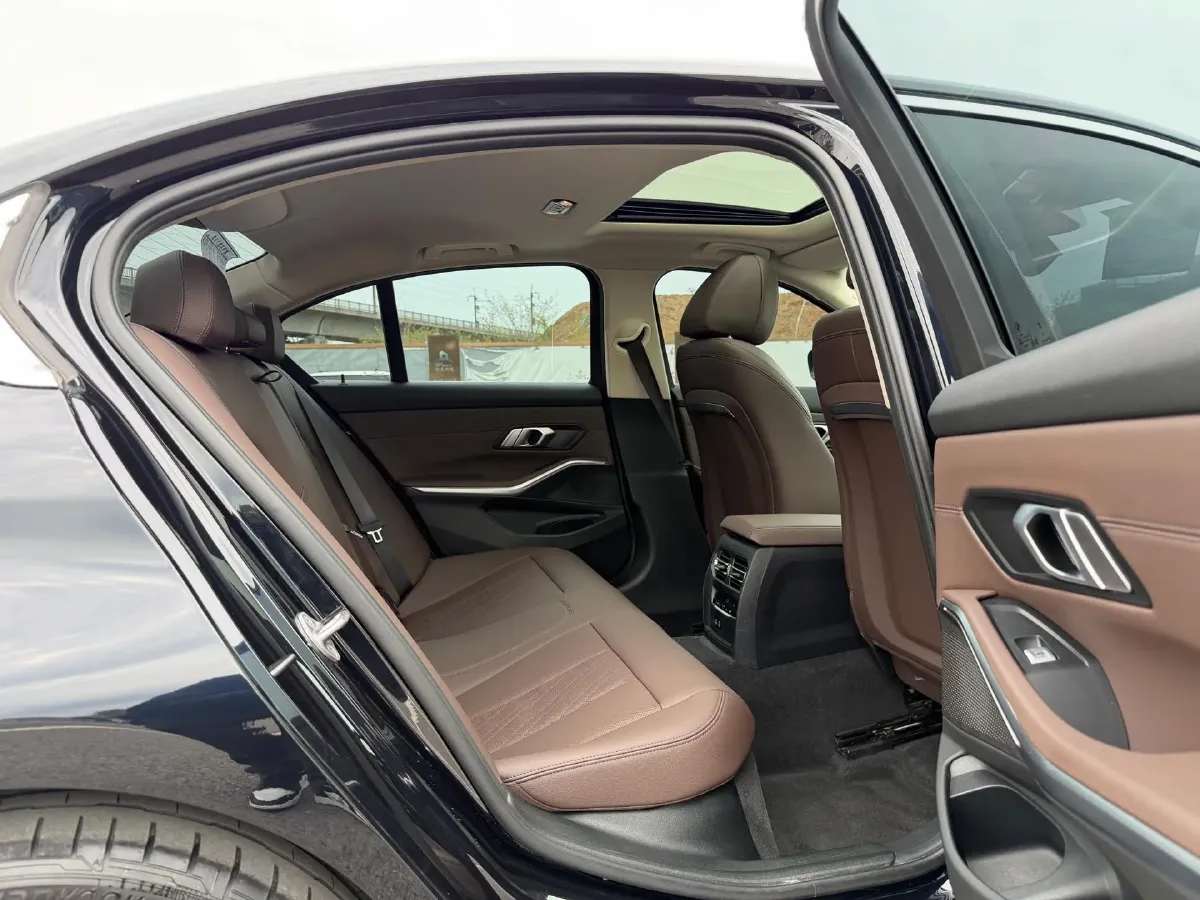 2023 BMW 3 Series 2.0T 184HP L4 8AT,autocango,china used car exporter,china ev exporter,chinese used car exporter,chinese used ev exporter