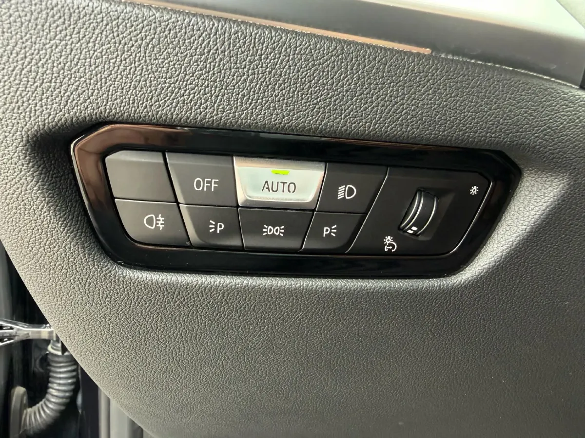 2023 BMW 3 Series 2.0T 184HP L4 8AT,autocango,china used car exporter,china ev exporter,chinese used car exporter,chinese used ev exporter