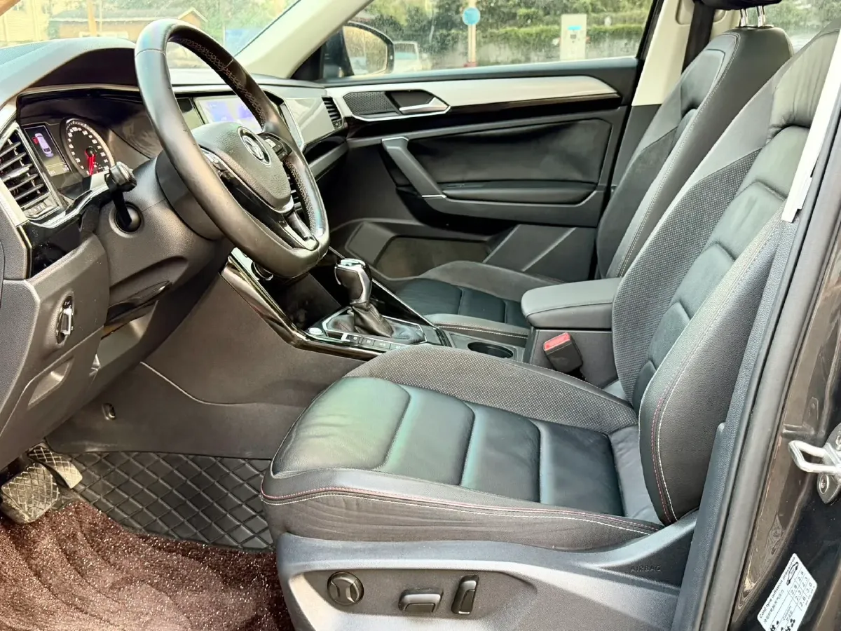 2019 Jeep Cherokee 2.0T 234HP L4 9AT,autocango,china used car exporter,china ev exporter,chinese used car exporter,chinese used ev exporter