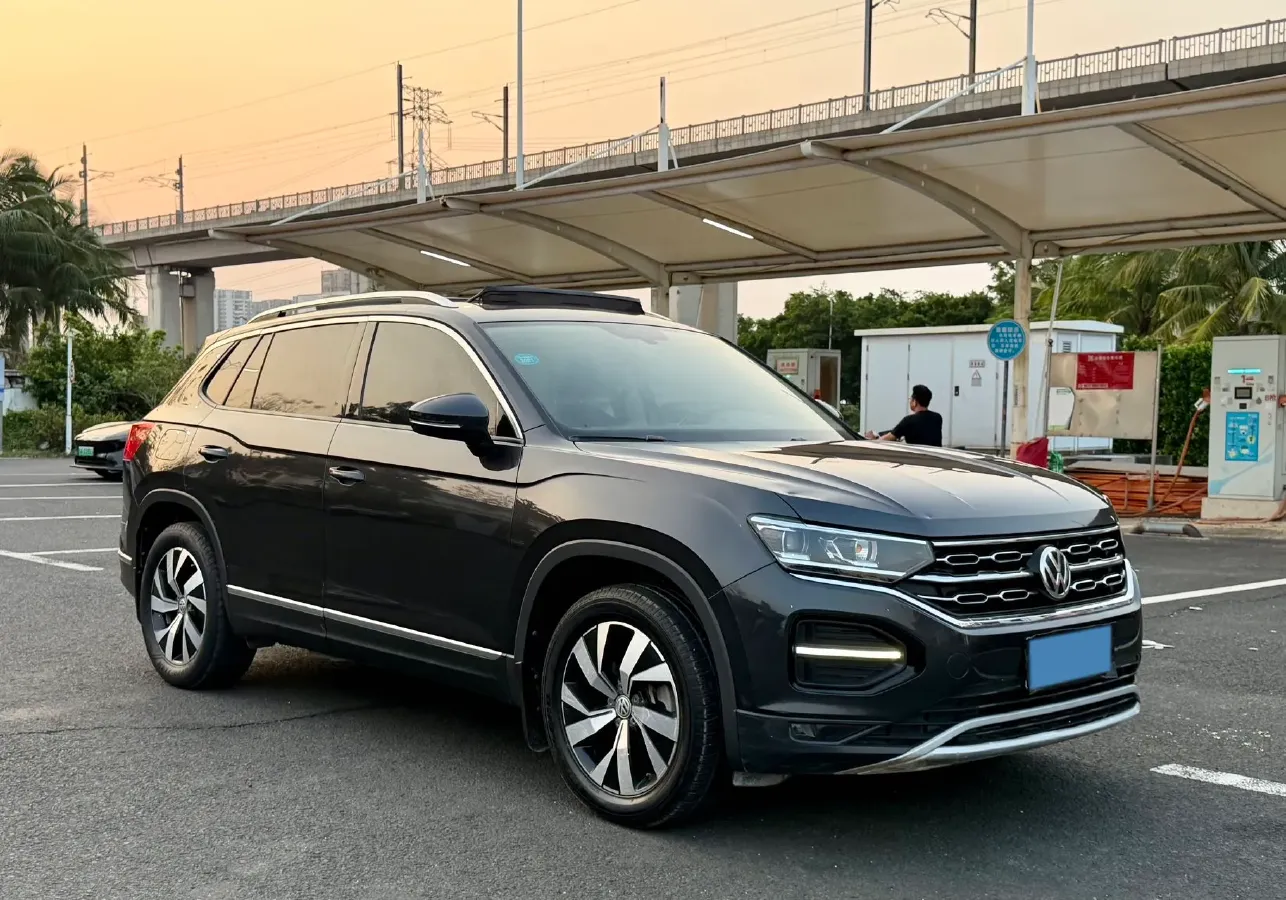 2019 Jeep Cherokee 2.0T 234HP L4 9AT,autocango,china used car exporter,china ev exporter,chinese used car exporter,chinese used ev exporter