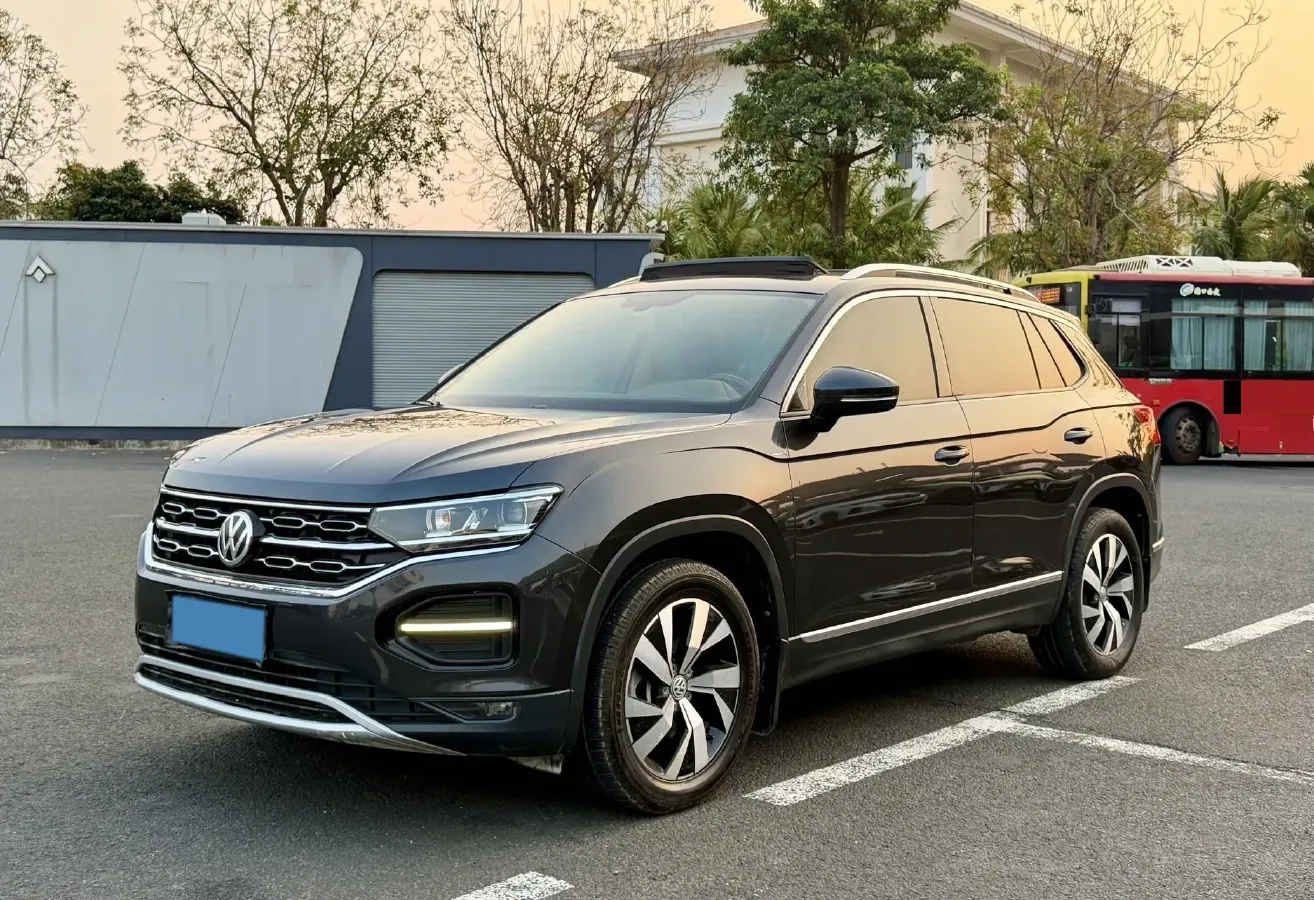 2019 Jeep Cherokee 2.0T 234HP L4 9AT,autocango,china used car exporter,china ev exporter,chinese used car exporter,chinese used ev exporter