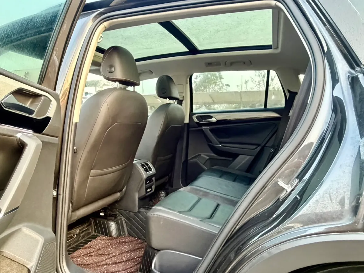 2019 Jeep Cherokee 2.0T 234HP L4 9AT,autocango,china used car exporter,china ev exporter,chinese used car exporter,chinese used ev exporter