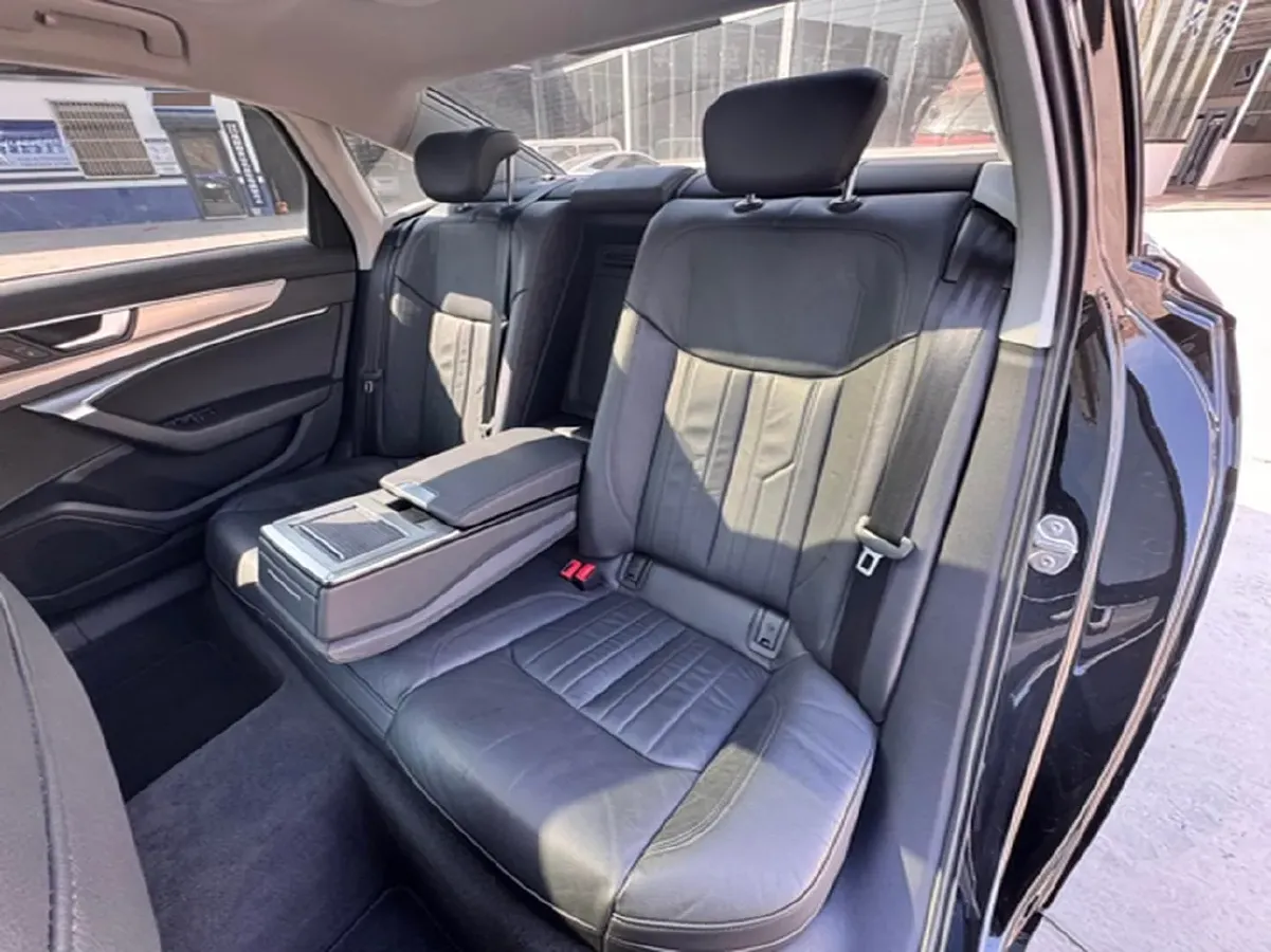 2020 Audi A6L 2.0T 224HP L4 7DCT,autocango,china used car exporter,china ev exporter,chinese used car exporter,chinese used ev exporter