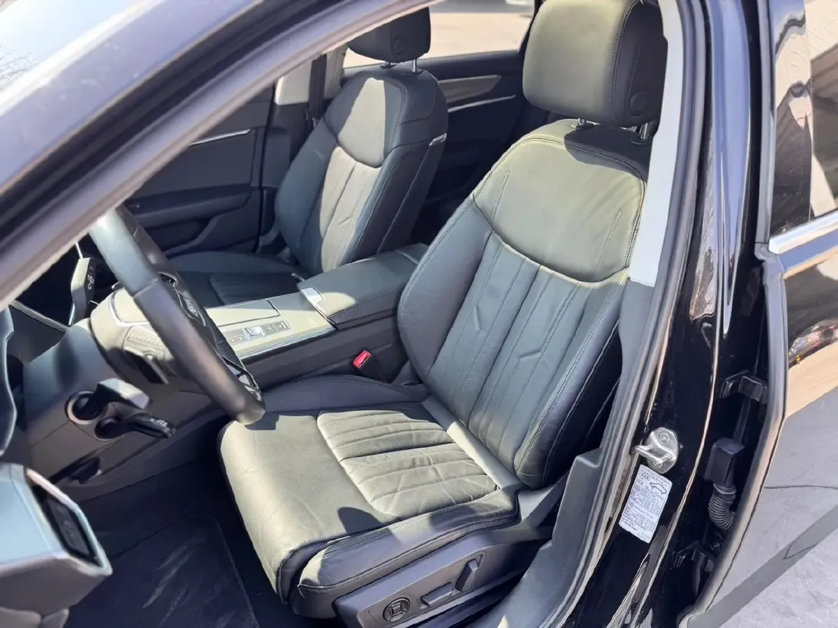 2020 Audi A6L 2.0T 224HP L4 7DCT,autocango,china used car exporter,china ev exporter,chinese used car exporter,chinese used ev exporter