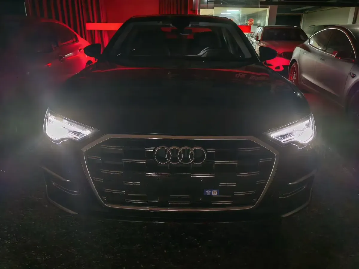 2024 Audi A6L 2.0T 245HP L4 7DCT,autocango,china used car exporter,china ev exporter,chinese used car exporter,chinese used ev exporter